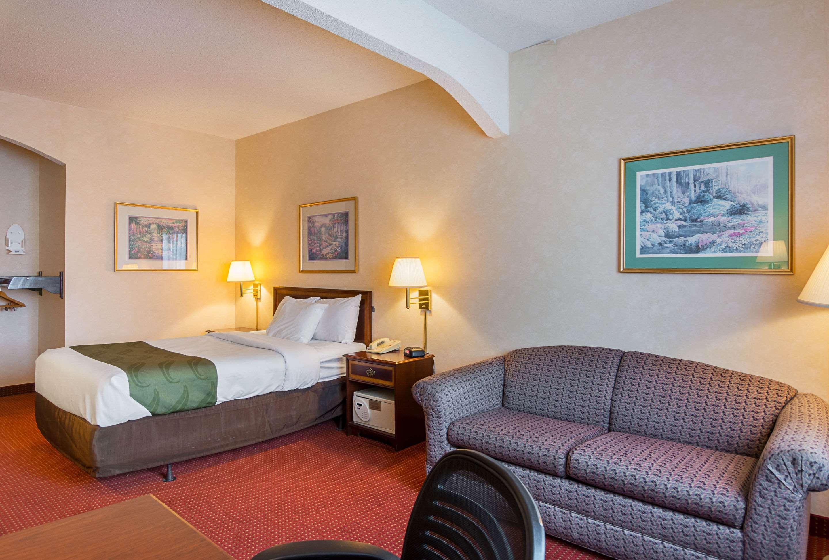 Quality Inn & Suites Kearneysville - Martinsburg Zewnętrze zdjęcie