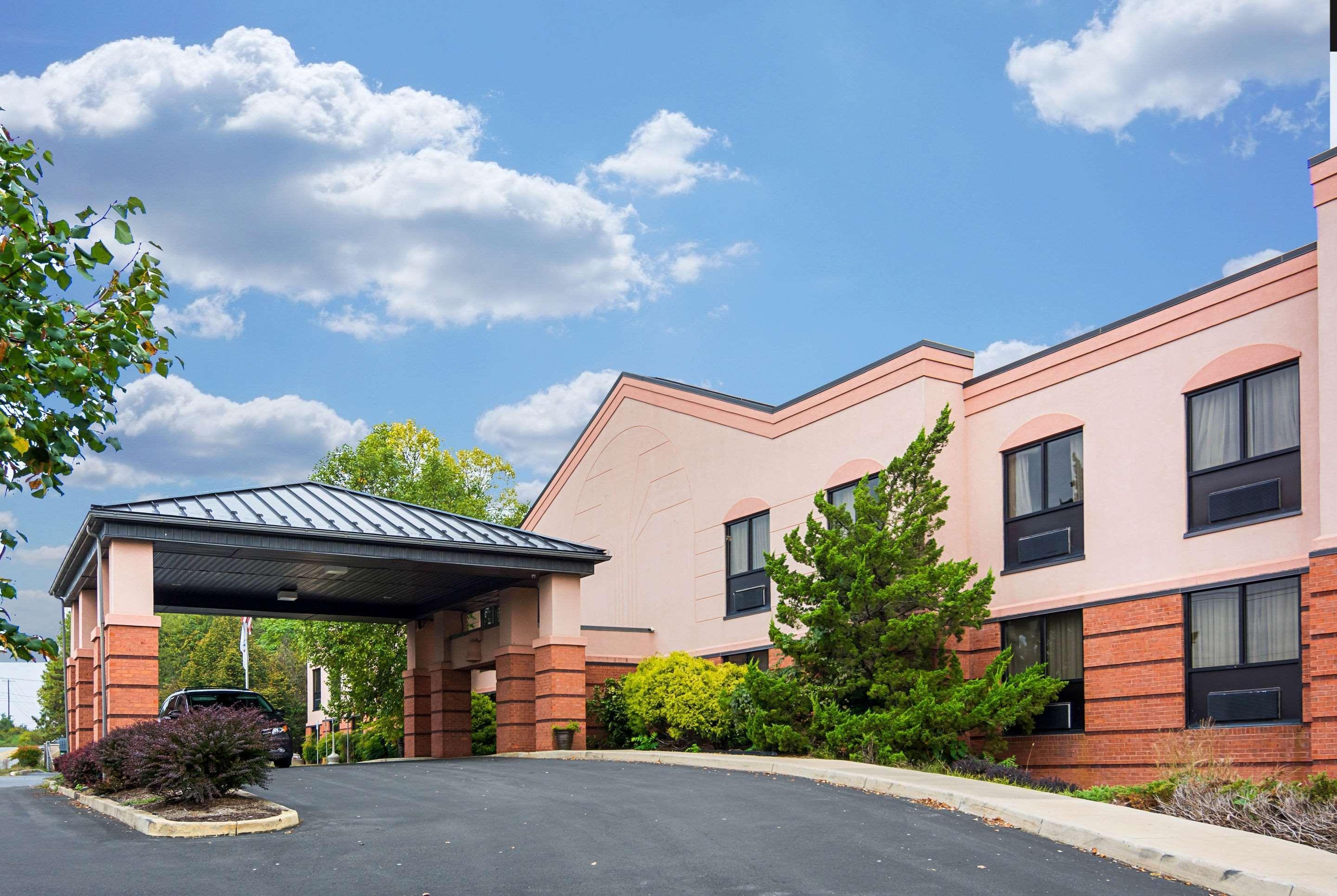 Quality Inn & Suites Kearneysville - Martinsburg Zewnętrze zdjęcie