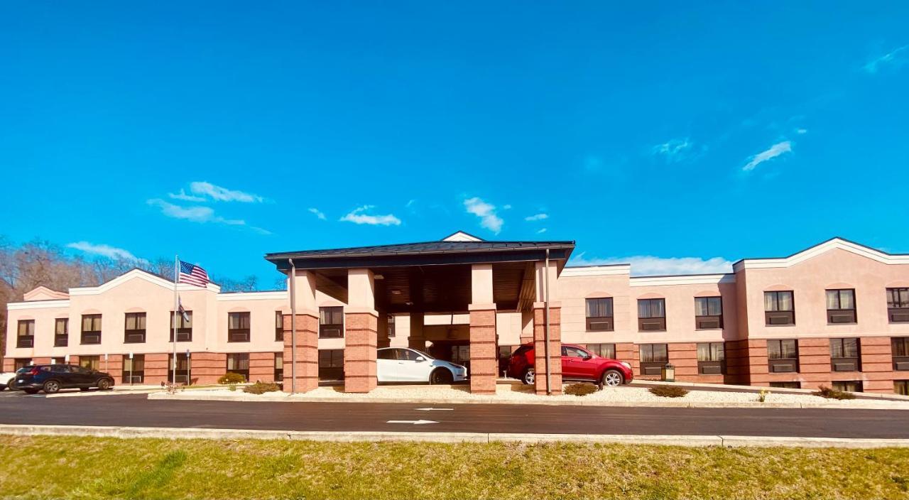 Quality Inn & Suites Kearneysville - Martinsburg Zewnętrze zdjęcie